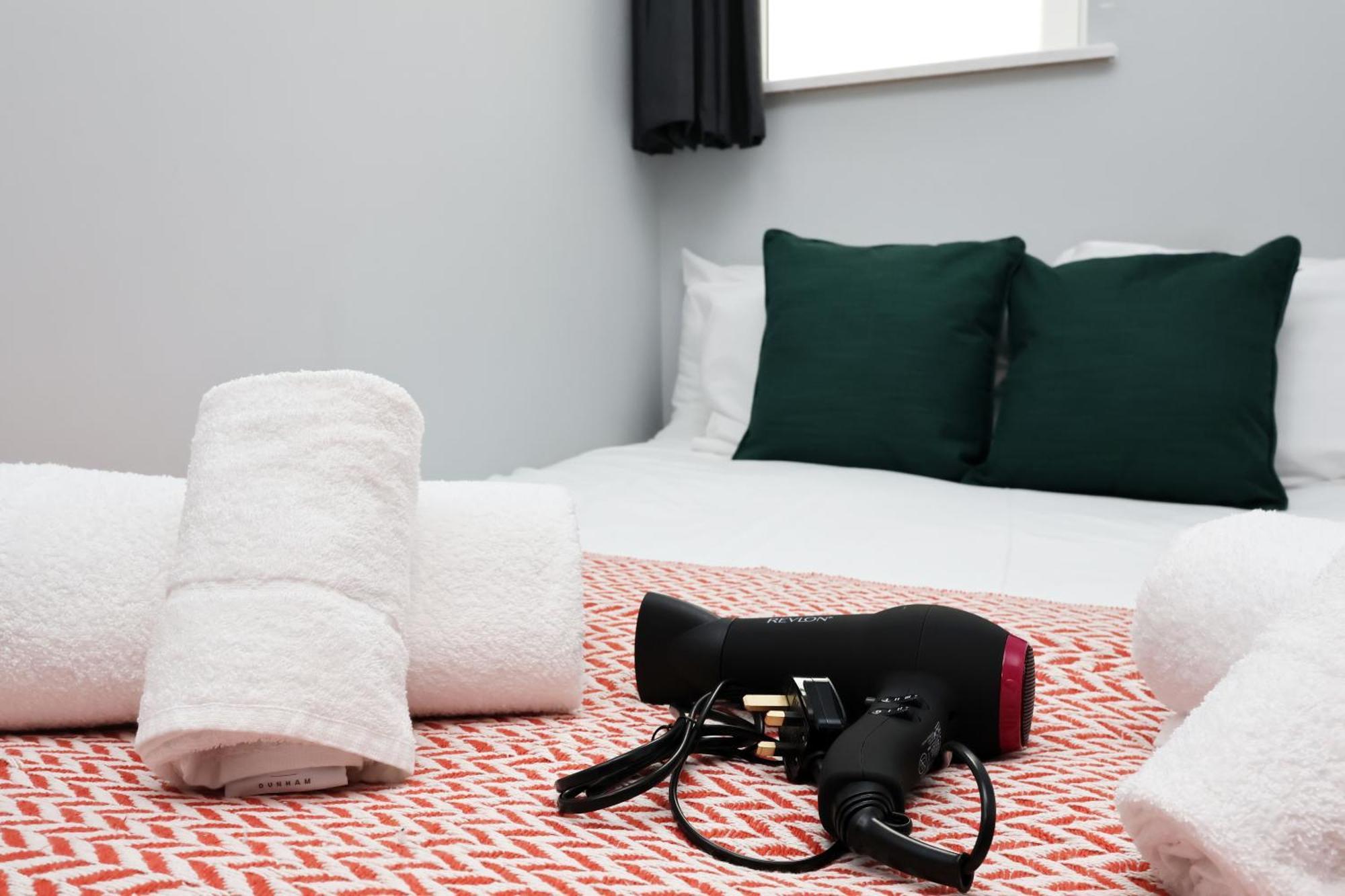En-Suite Double Rooms, Smart Tv Comfy Style Llanelli Extérieur photo