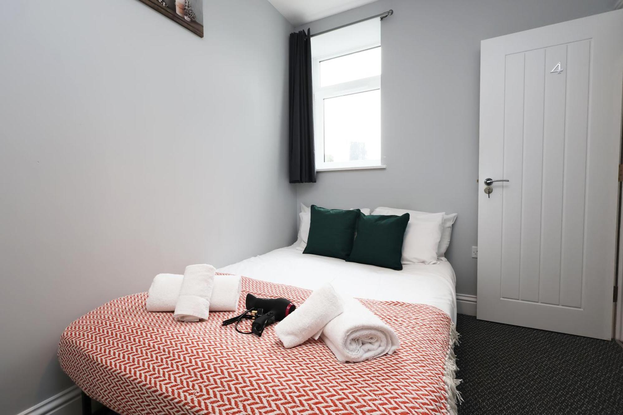 En-Suite Double Rooms, Smart Tv Comfy Style Llanelli Extérieur photo