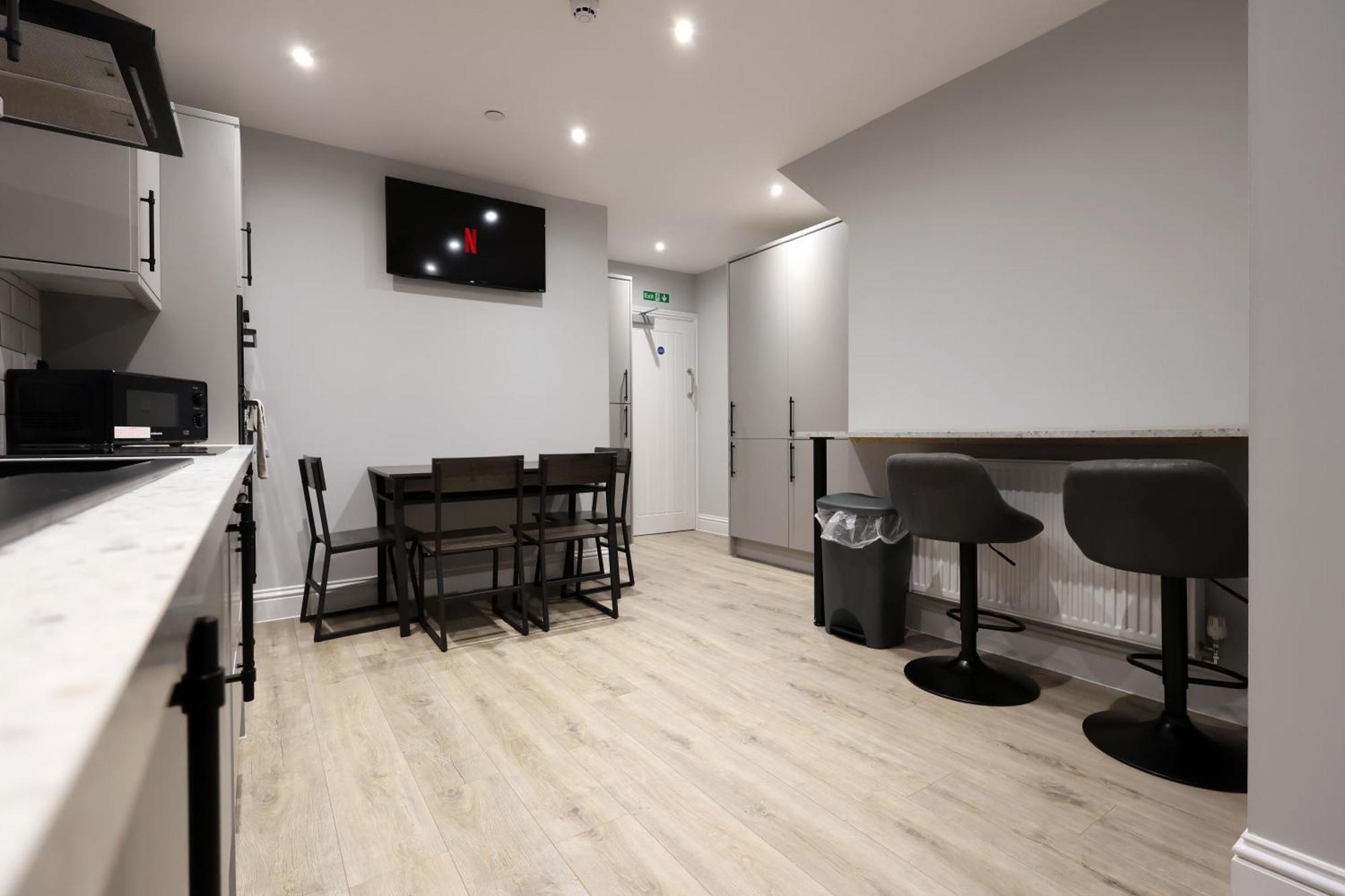 En-Suite Double Rooms, Smart Tv Comfy Style Llanelli Extérieur photo