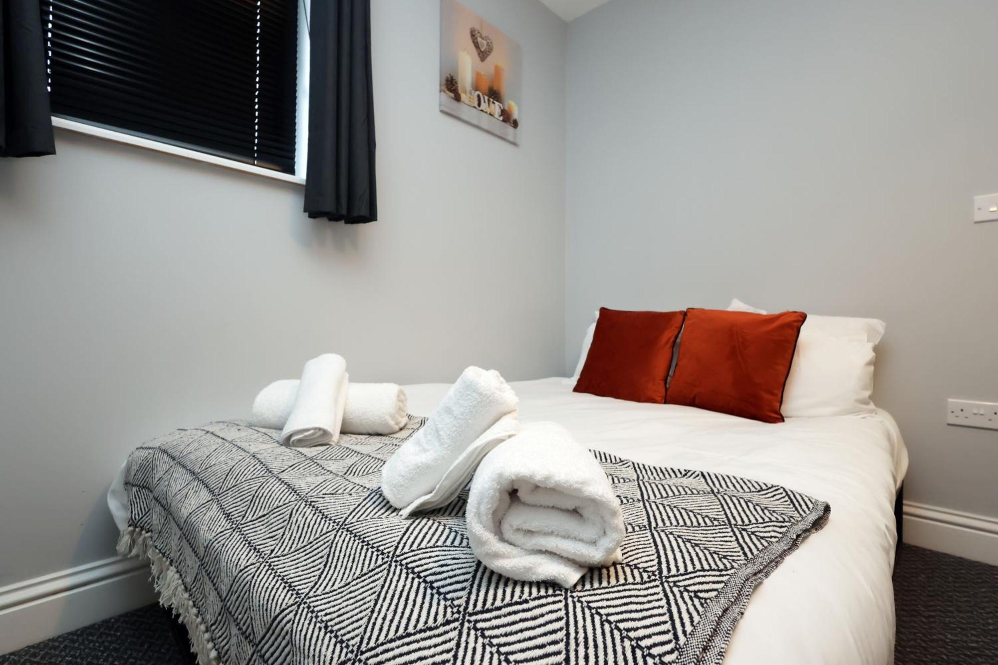 En-Suite Double Rooms, Smart Tv Comfy Style Llanelli Extérieur photo