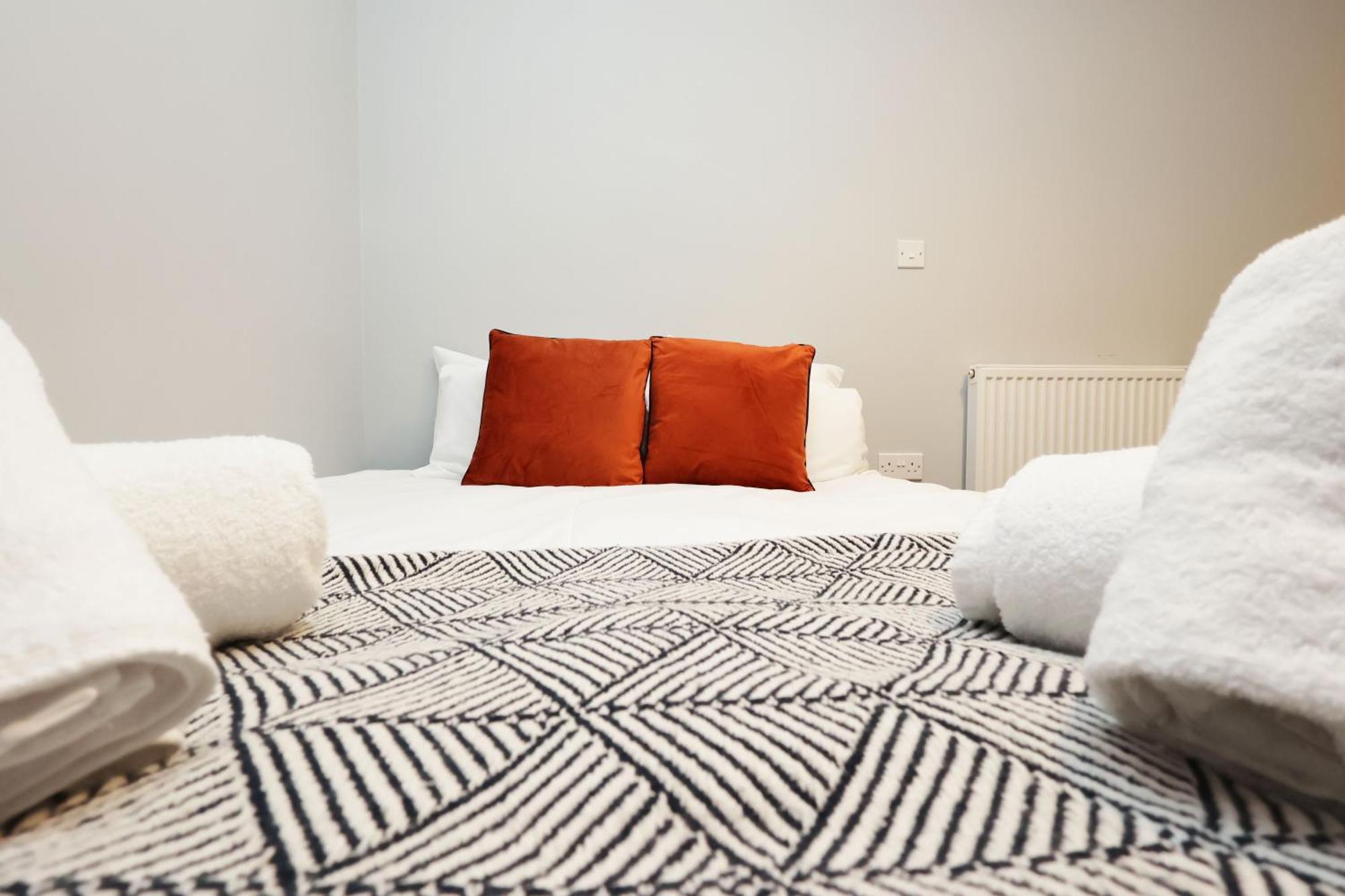 En-Suite Double Rooms, Smart Tv Comfy Style Llanelli Extérieur photo