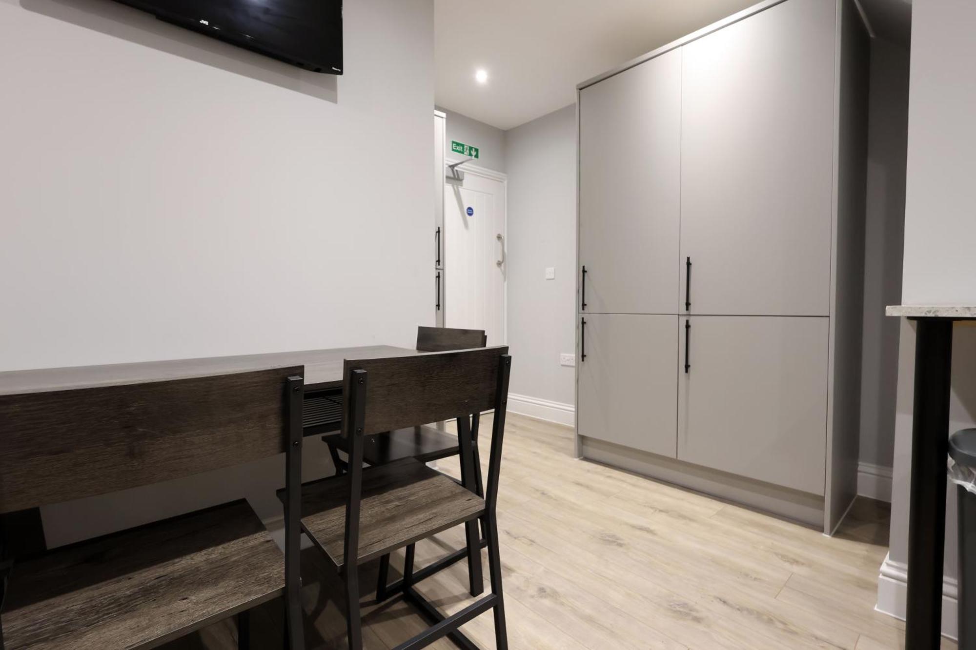 En-Suite Double Rooms, Smart Tv Comfy Style Llanelli Extérieur photo