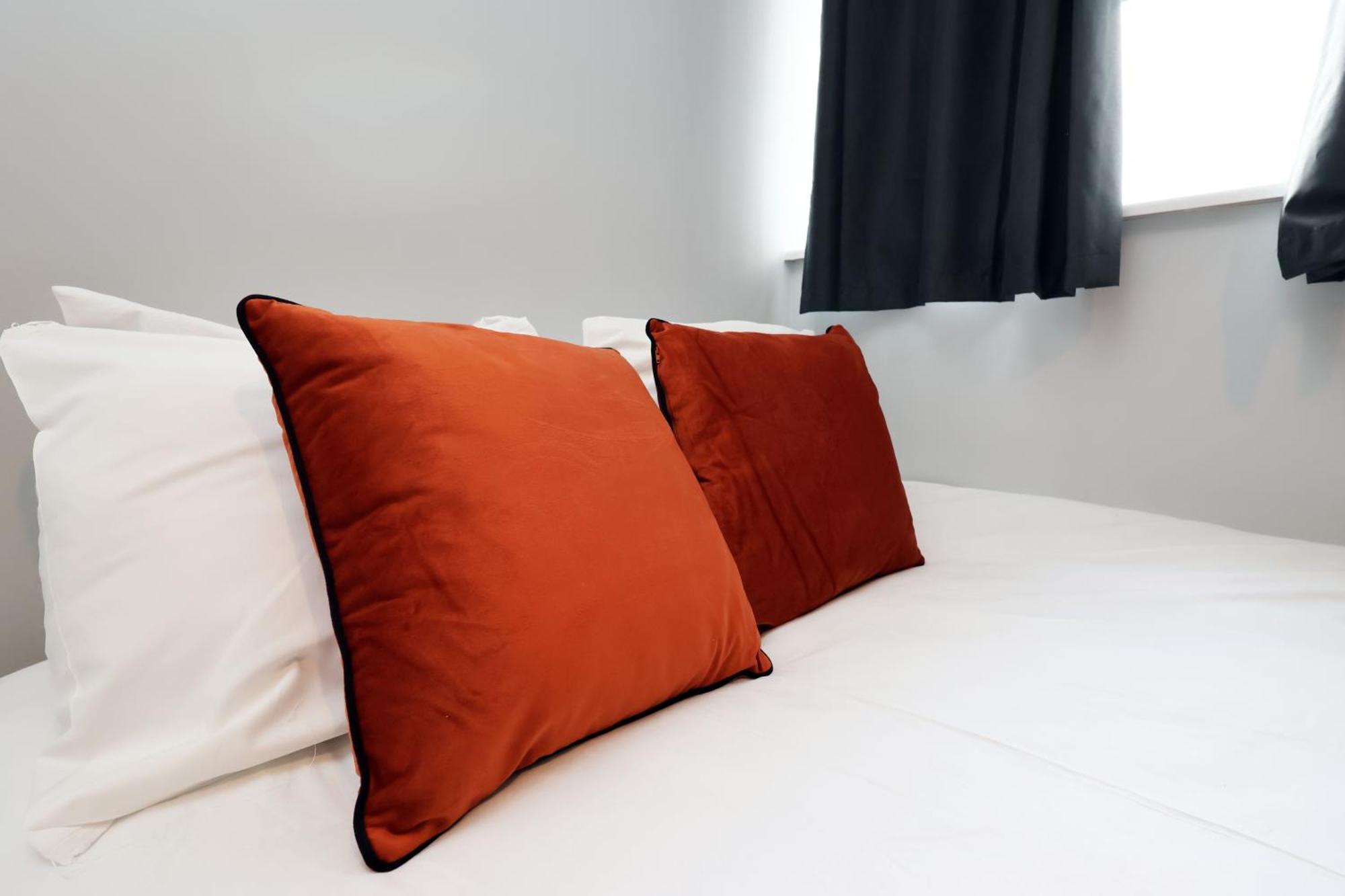 En-Suite Double Rooms, Smart Tv Comfy Style Llanelli Extérieur photo