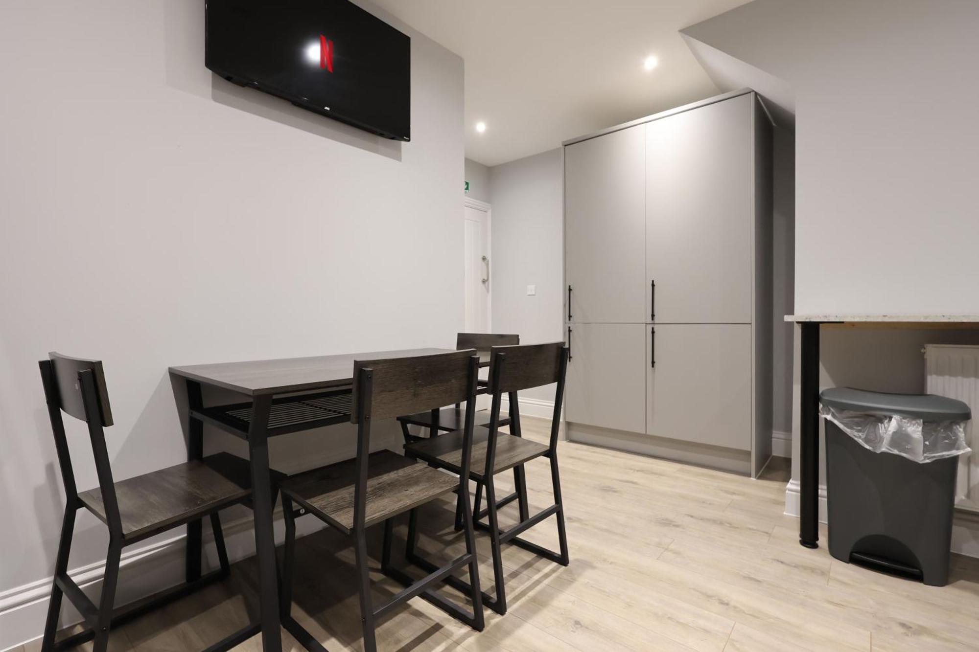 En-Suite Double Rooms, Smart Tv Comfy Style Llanelli Extérieur photo