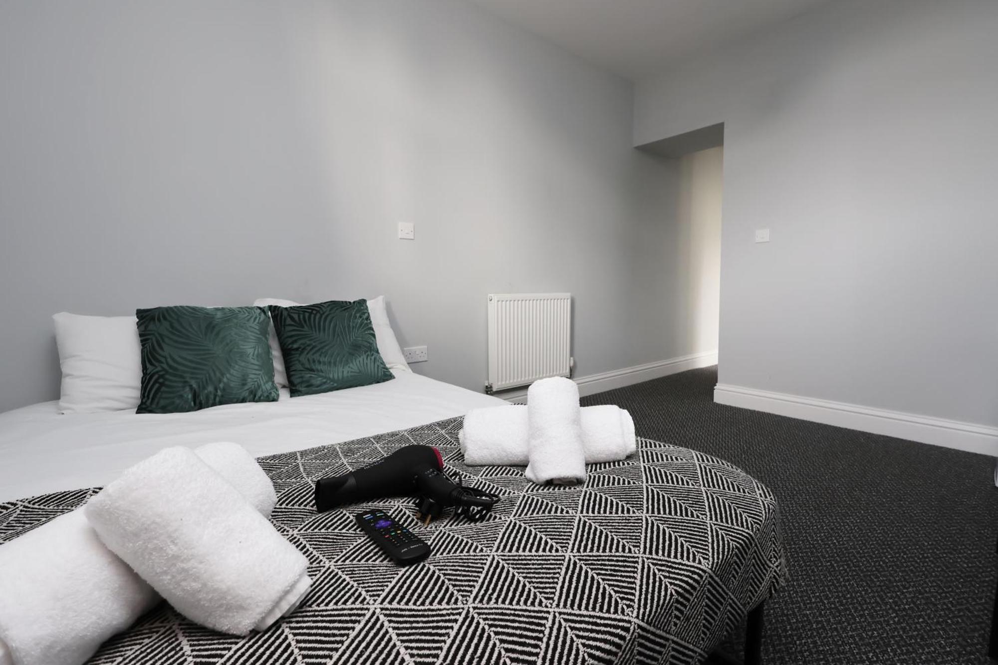 En-Suite Double Rooms, Smart Tv Comfy Style Llanelli Extérieur photo
