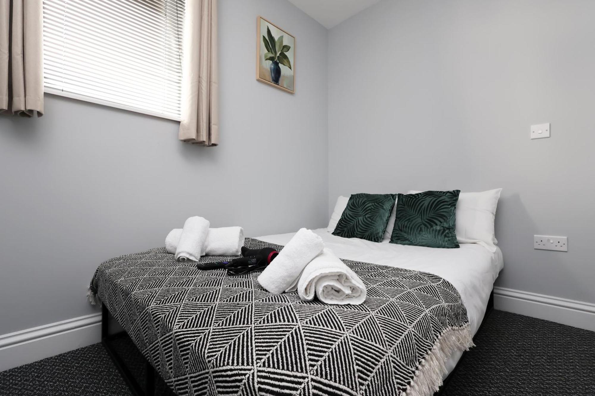 En-Suite Double Rooms, Smart Tv Comfy Style Llanelli Extérieur photo